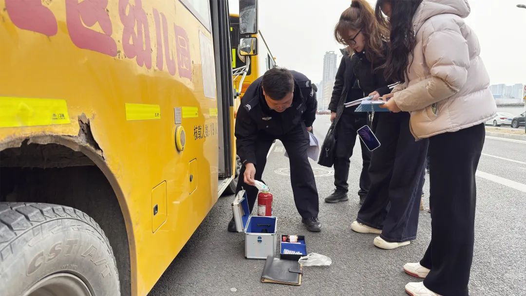 豫筑平安丨聚焦校車安全防線 護航學生乘車路 豫筑平安丨聚焦校車安全防線 護航學生乘車路
