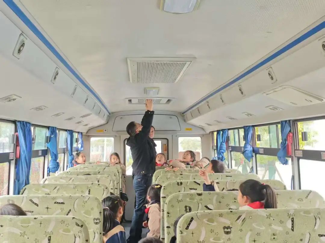 筑牢校車安全防線 守護學生出行平安——荊州經開區第二中學2025年校車安全演練