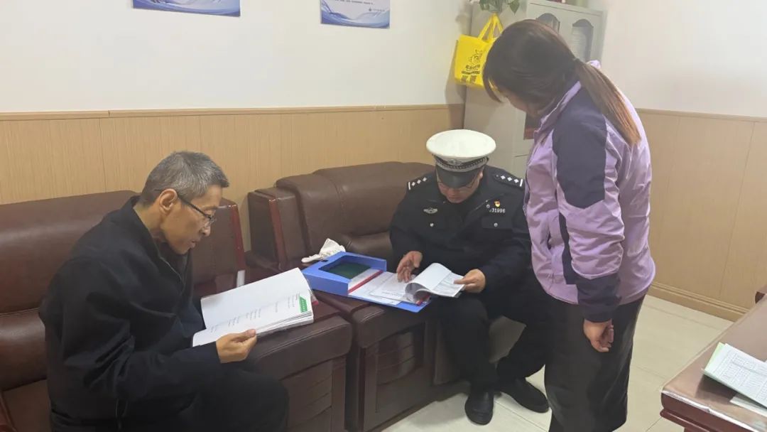 交警四大隊開展校車安全專項檢查行動/ 圖片