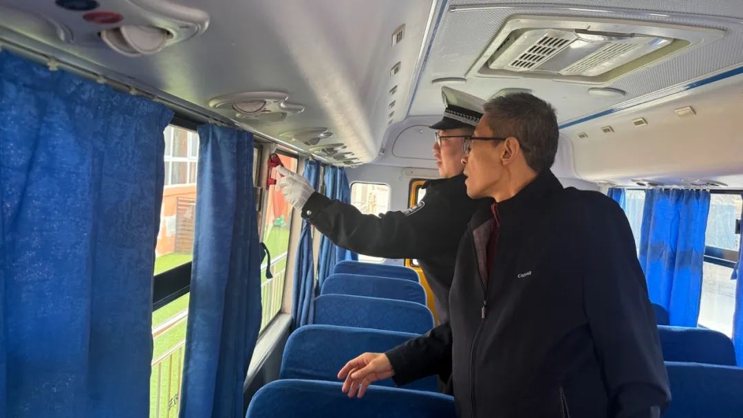 交警四大隊開展校車安全專項檢查行動/ 圖片