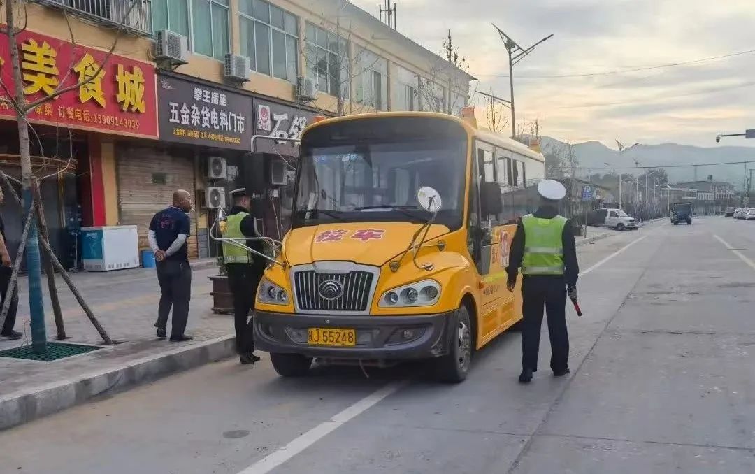 護校安園丨開展校車安全檢查 守護學生出行安全 圖片