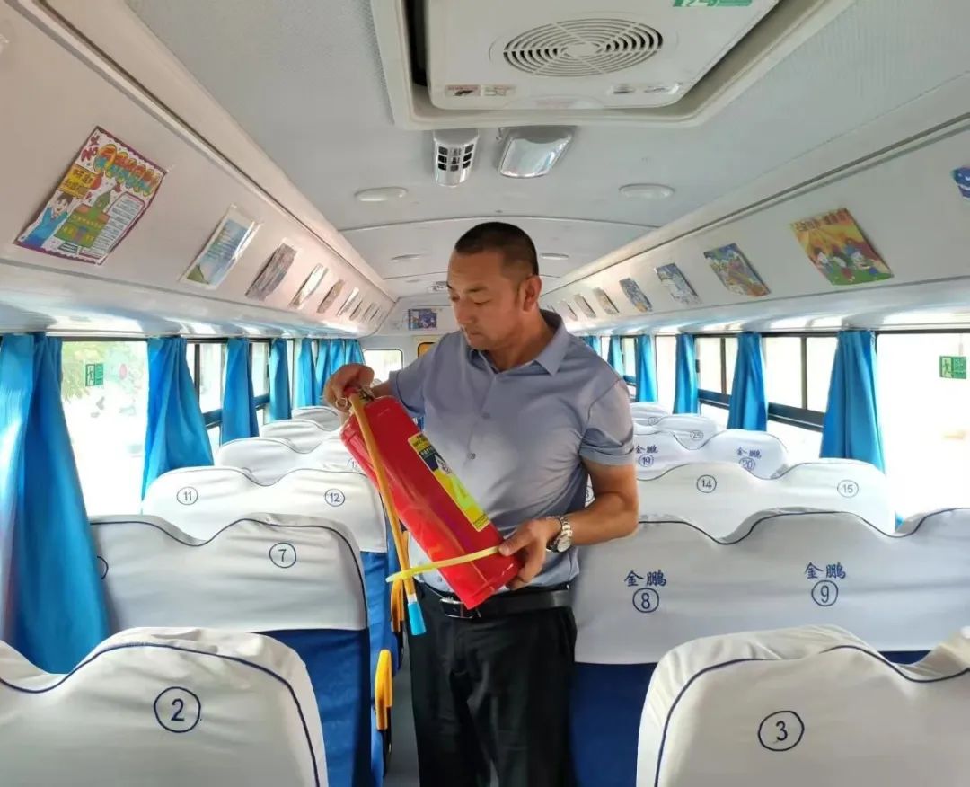 愛心校車助力高考 全力護航夢想之路——瓜州縣教育局安排校車為高考學子提供交通保障 愛心校車助力高考 全力護航夢想之路——瓜州縣教育局安排校車為高考學子提供交通保障