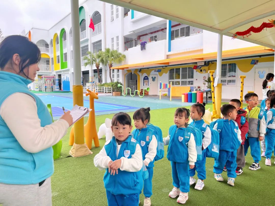 學生乘坐校車安全須知/ 圖片