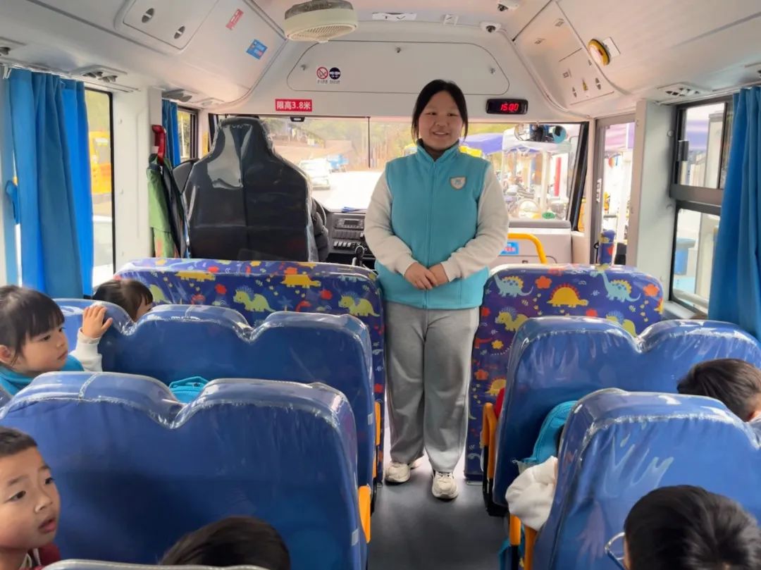 學生乘坐校車安全須知/ 圖片