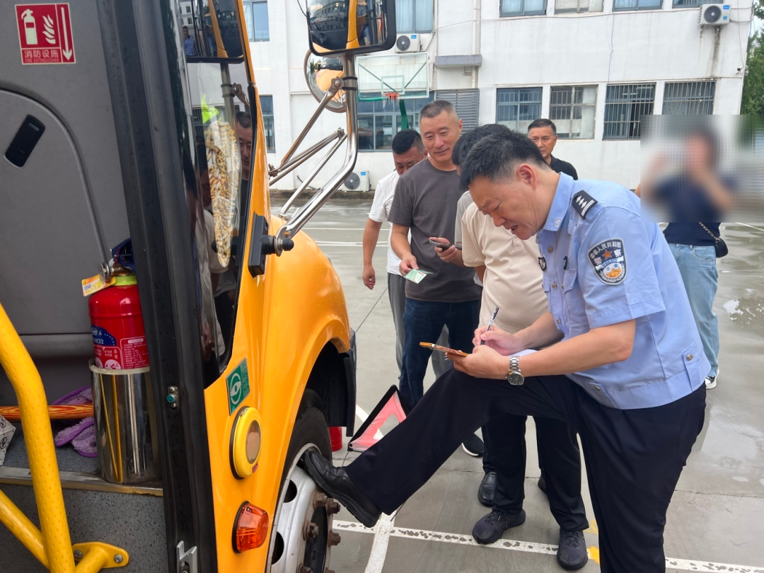 秋季開(kāi)學(xué)，你家孩子坐的校車(chē)被“查”了......