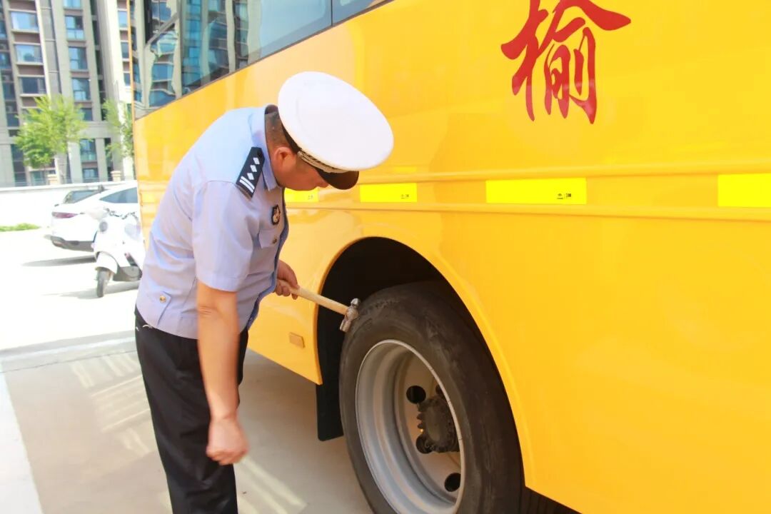 秋季開(kāi)學(xué)，你家孩子坐的校車(chē)被“查”了......