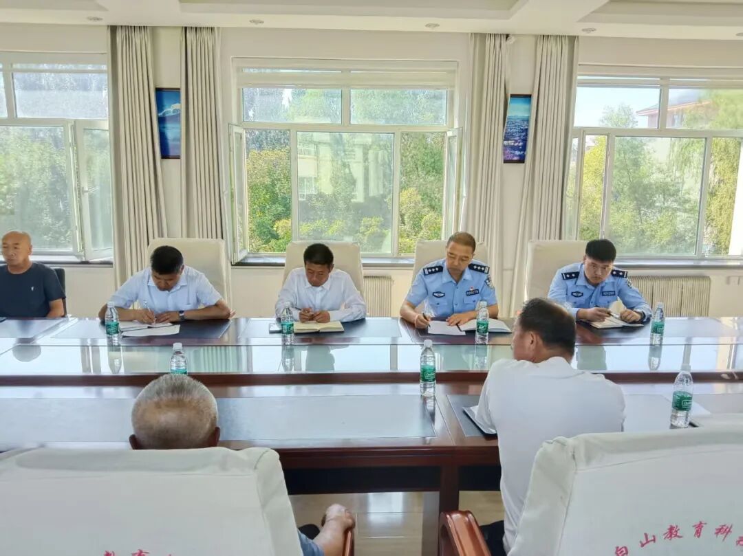 警惕“秋乏” 安全護航——長白山交管支隊聯(lián)合教育部門召開秋季校車交通安全座談會 警惕“秋乏” 安全護航——長白山交管支隊聯(lián)合教育部門召開秋季校車交通安全座談會