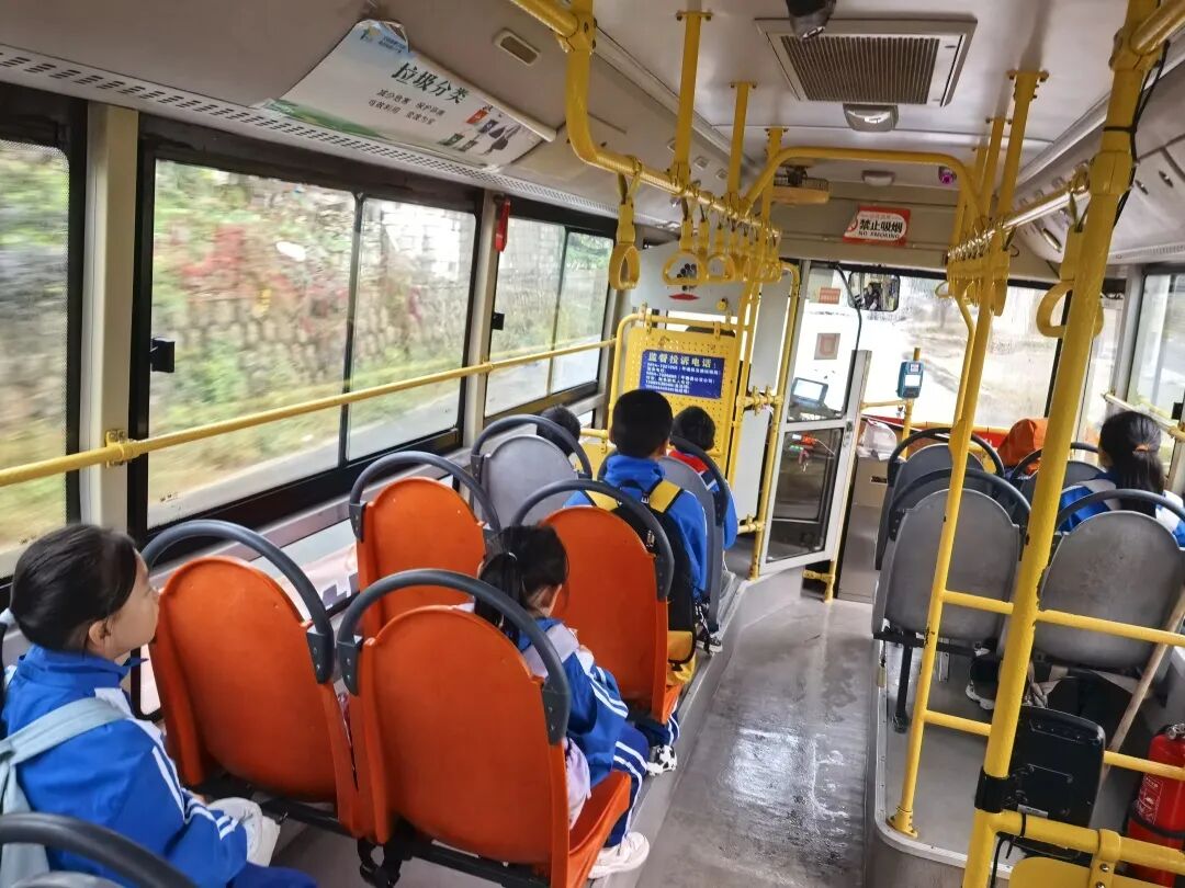 愛心護航：海清鄉鎮公益校車溫暖啟程！