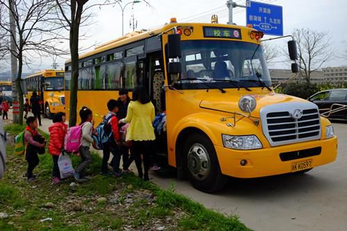 摸石頭過河 海格助力校車發(fā)展打造麗汽新品牌 摸石頭過河 海格助力校車發(fā)展打造麗汽新品牌