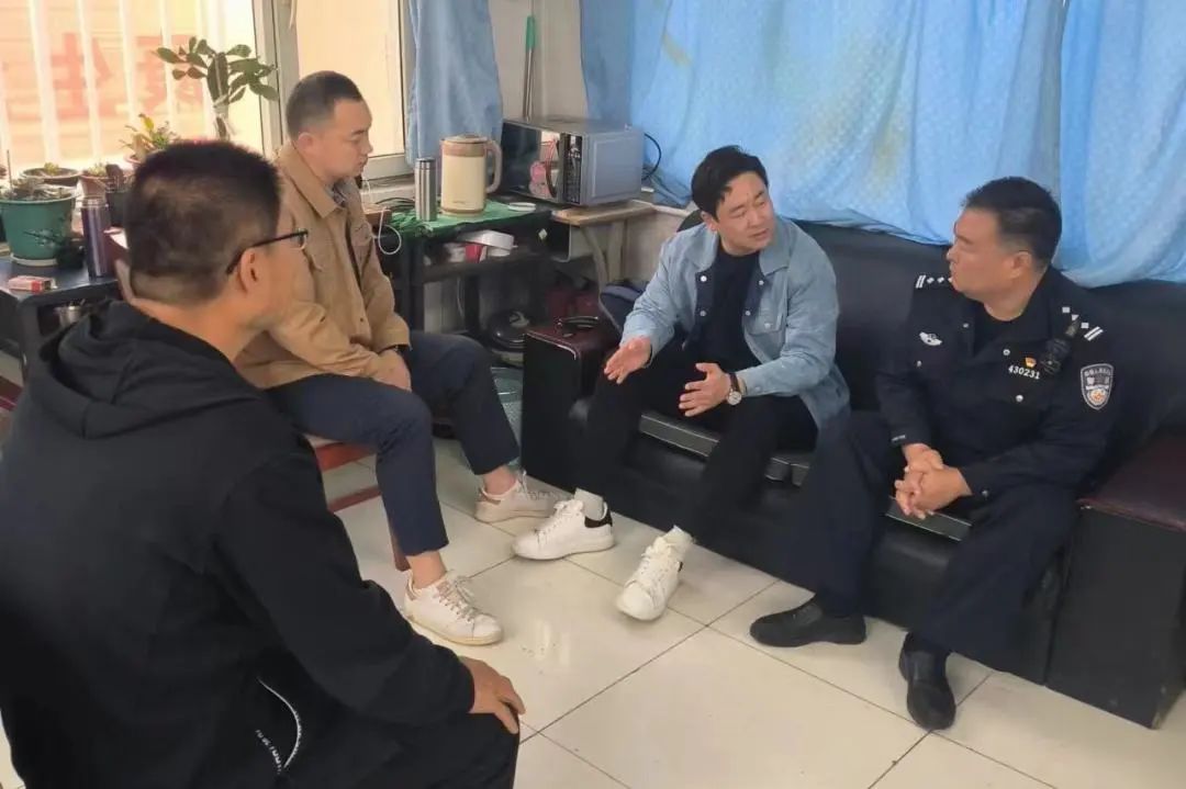 【同在一方熱土 共建幸福家園】徐官屯街道組織校車安全檢查 圖片