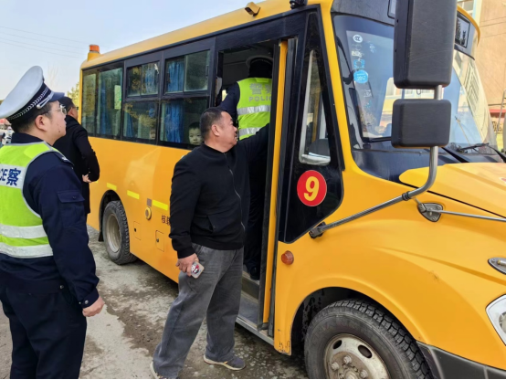加強校車安全管理 護航學生成長之路——宋埠鎮(zhèn)開展校車安全專項督查整治行動 圖片