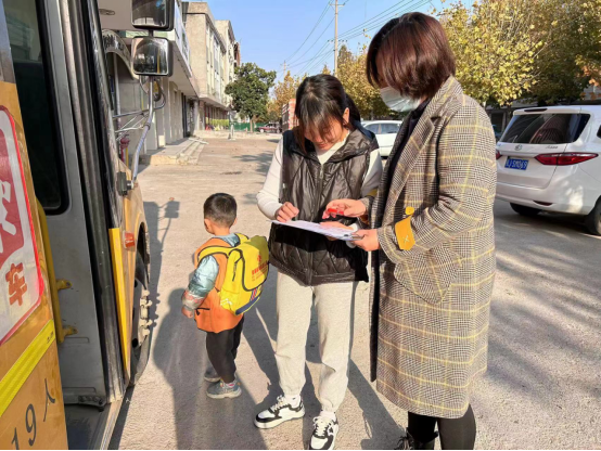 加強校車安全管理 護航學生成長之路——宋埠鎮(zhèn)開展校車安全專項督查整治行動 圖片