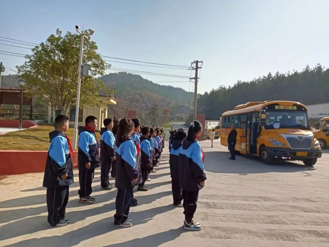 安全演練不松懈 校車安全伴我行 安全演練不松懈 校車安全伴我行