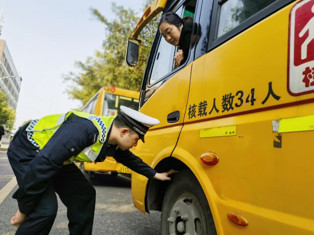 銅梁公安:嚴把校車“體檢關”全力護航上學路 圖片