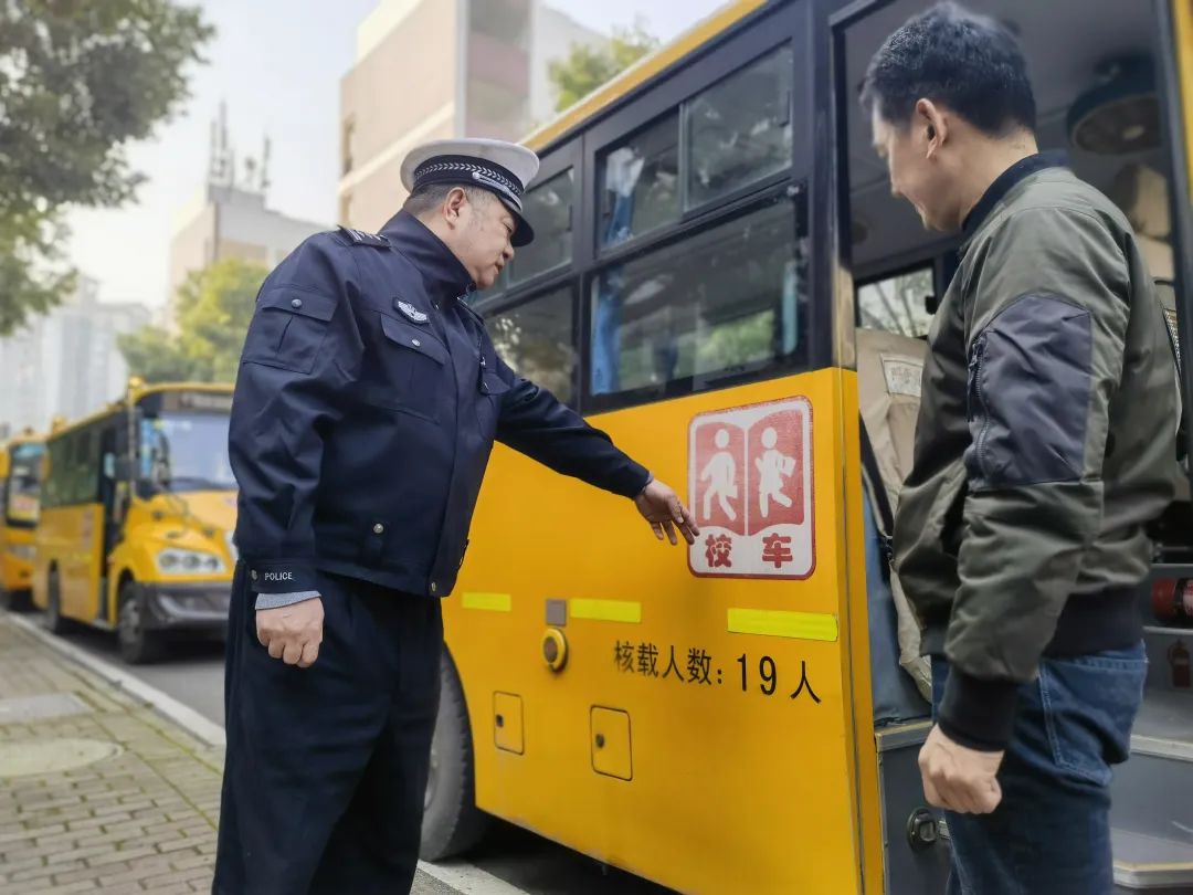 銅梁公安:嚴把校車“體檢關”全力護航上學路 圖片