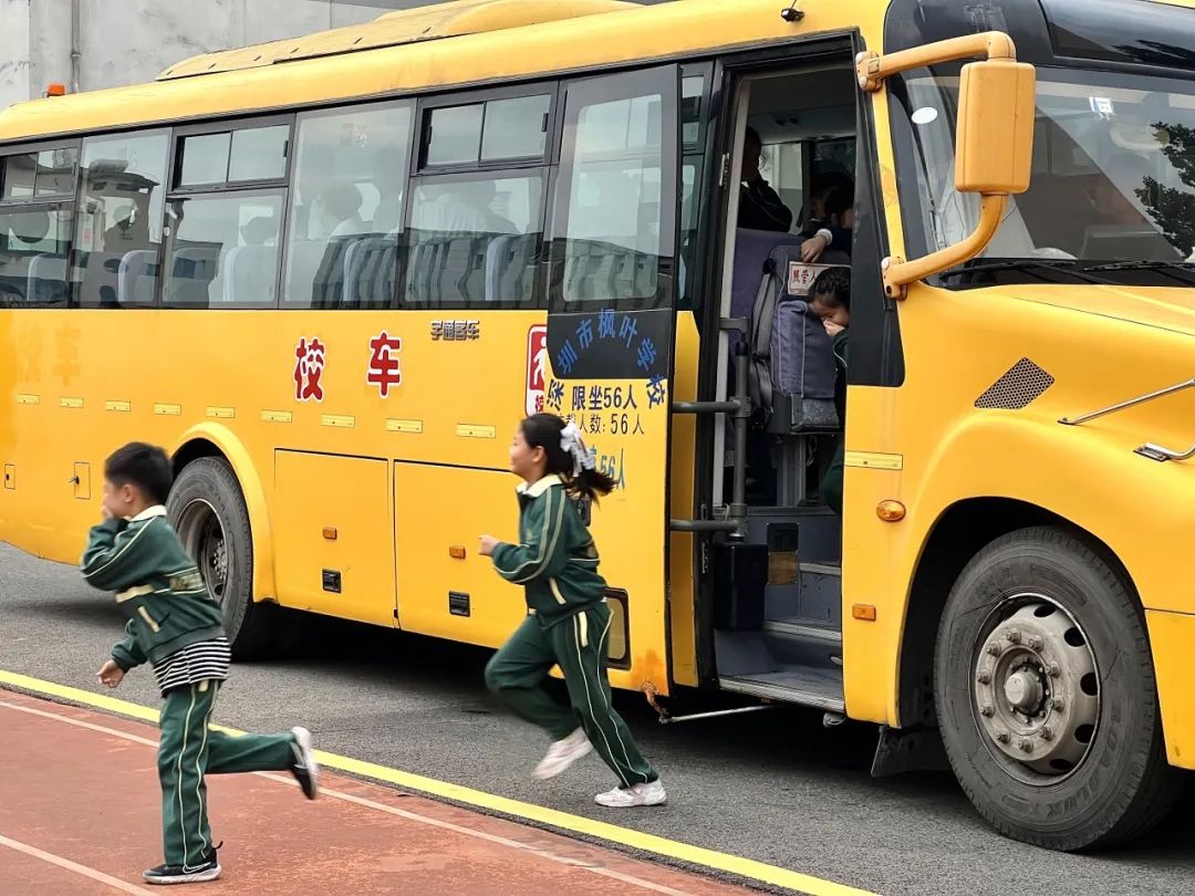 【應急演練】安全乘校車,平安伴我行 圖片