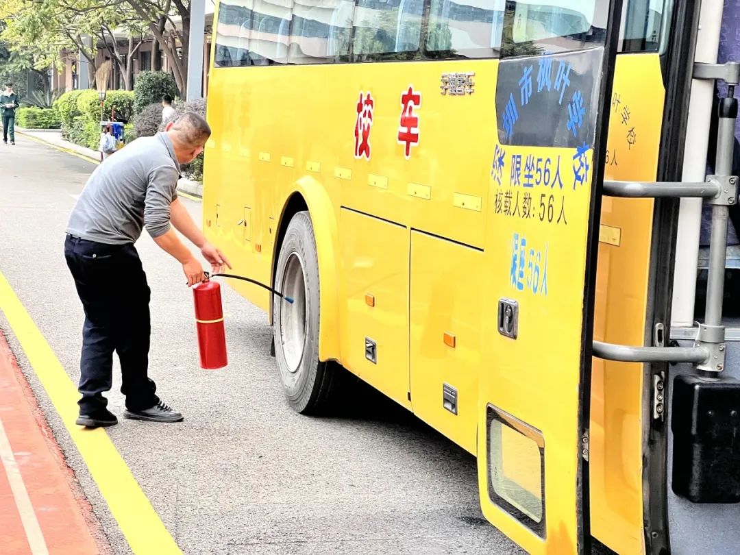 【應急演練】安全乘校車,平安伴我行 圖片