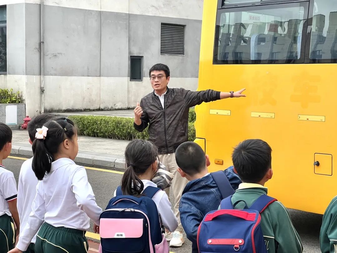 【應急演練】安全乘校車,平安伴我行 圖片