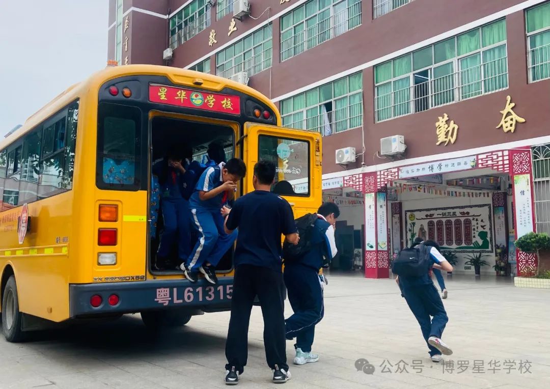 安全乘校車,平安伴我行——星華學校開展校車安全應急疏散演練活動 圖片