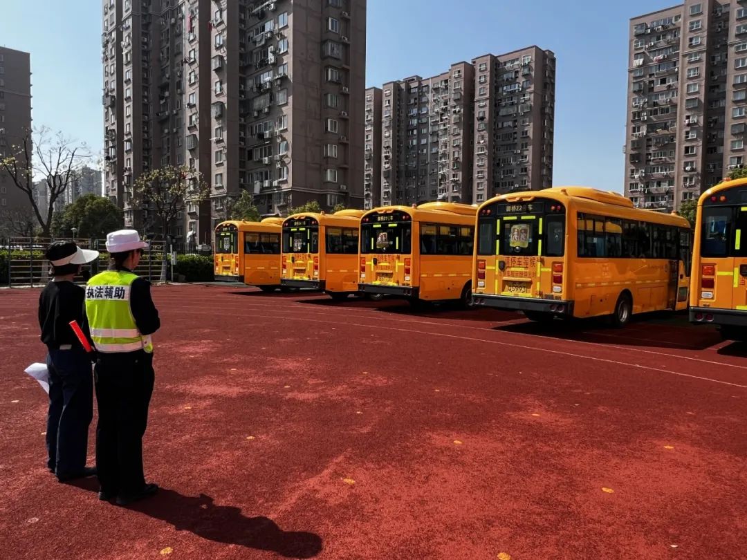 校車安全不松懈,平安乘車伴我行 圖片