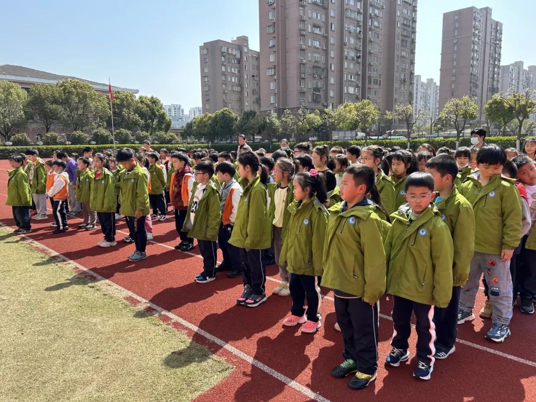 校車安全不松懈,平安乘車伴我行 校車安全不松懈,平安乘車伴我行