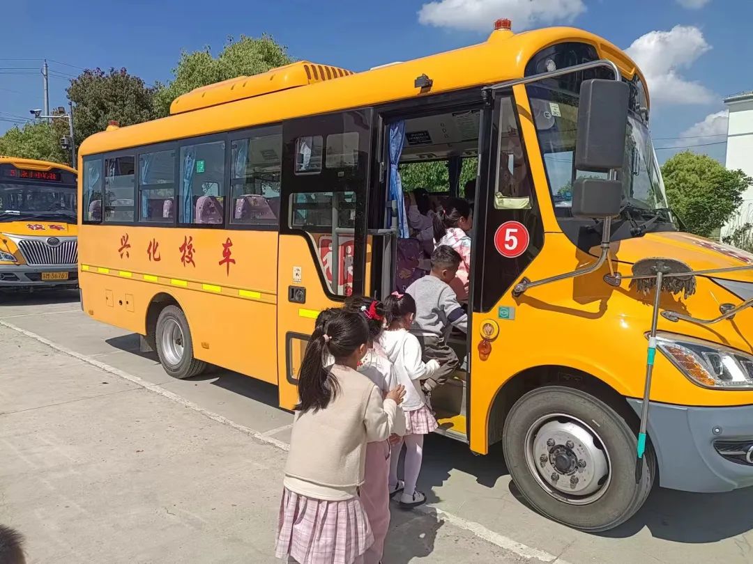 心系安全,平安乘車——興化市永豐鎮(zhèn)中心幼兒園校車安全演練 心系安全,平安乘車——興化市永豐鎮(zhèn)中心幼兒園校車安全演練