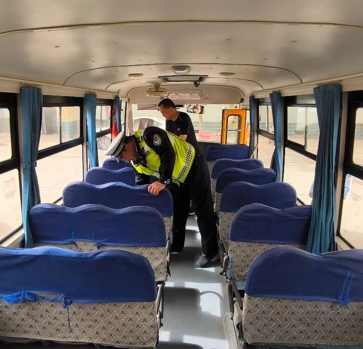 強化校車安全“大檢查”，擰緊校車出行“安全閥”