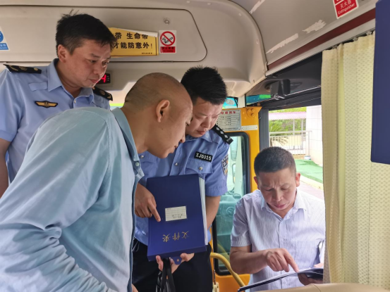 區(qū)縣動態(tài) | 德江:部門合力筑牢校車安全屏障 圖片