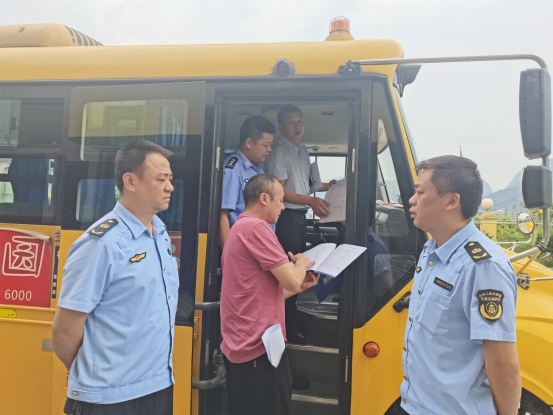 區(qū)縣動態(tài) | 德江:部門合力筑牢校車安全屏障 圖片