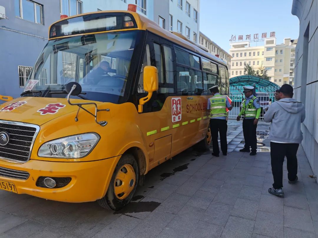 【法潤平安 文明相伴】開展校車安全檢查 筑牢護學平安路 圖片