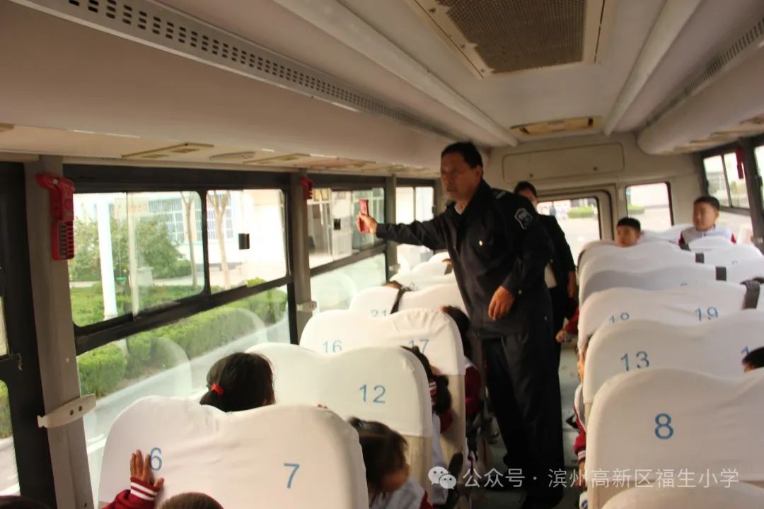 開展校車演練 筑牢安全防線--福生小學開展校車應急演練 圖片
