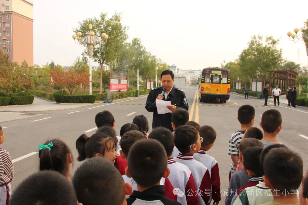 開展校車演練 筑牢安全防線--福生小學開展校車應急演練 圖片