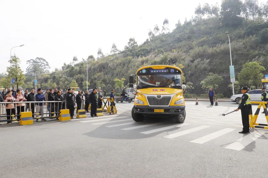 校車安全進校園 謝崗鎮培訓演練雙管齊下
