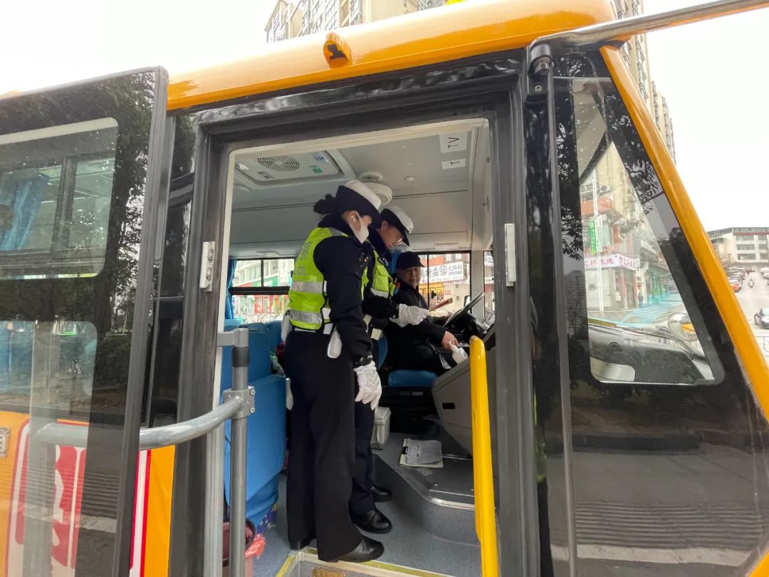 開學季丨護航平安上學路 校車檢查“第一步” 圖片
