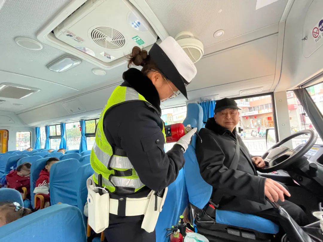 開學季丨護航平安上學路 校車檢查“第一步” 圖片