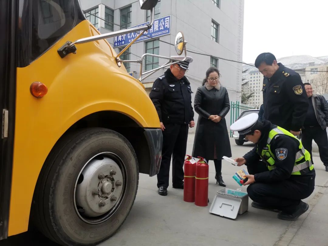 嚴(yán)把校車“安全關(guān)” 為開學(xué)季保駕護(hù)航 圖片