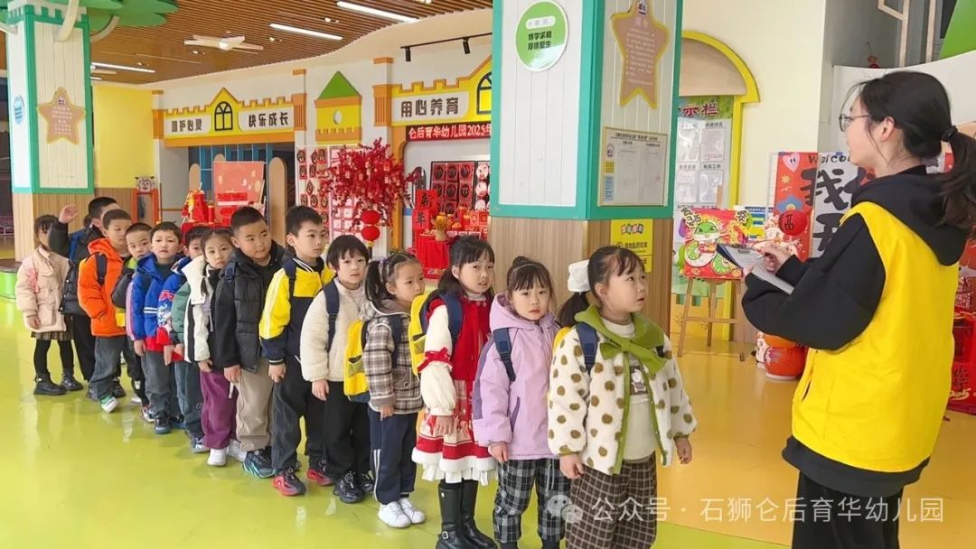 為愛護航,平安校車伴我行 ——侖后育華幼兒園2025年春季校車安全演練 為愛護航,平安校車伴我行 ——侖后育華幼兒園2025年春季校車安全演練