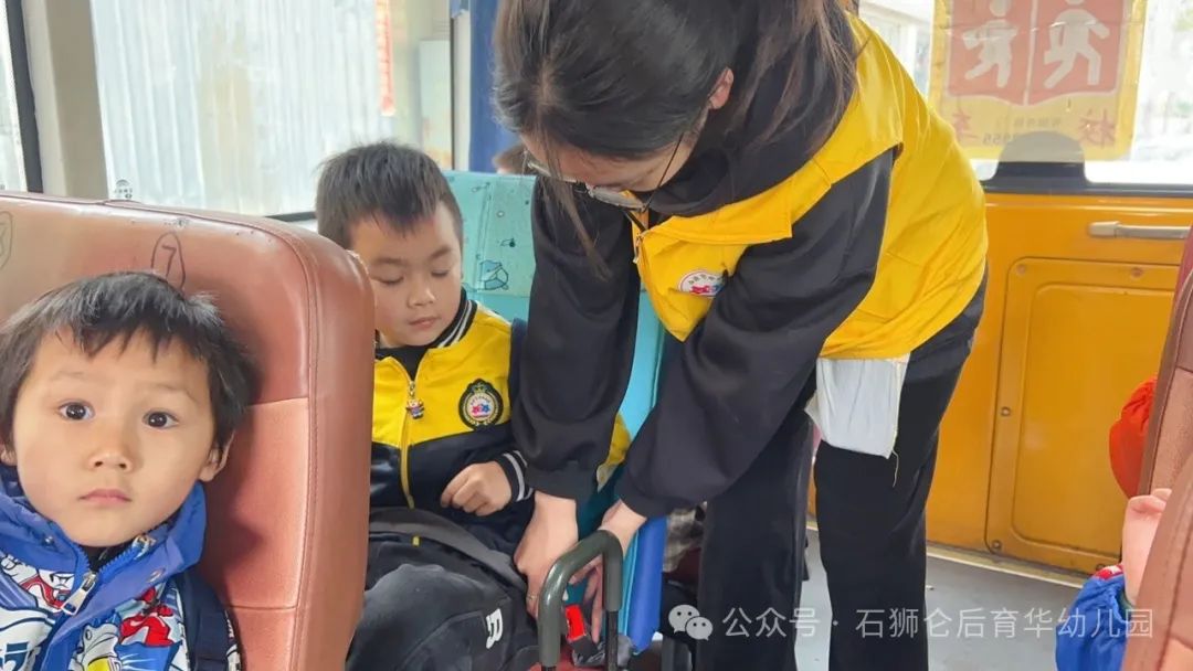 為愛護航,平安校車伴我行 ——侖后育華幼兒園2025年春季校車安全演練 圖片