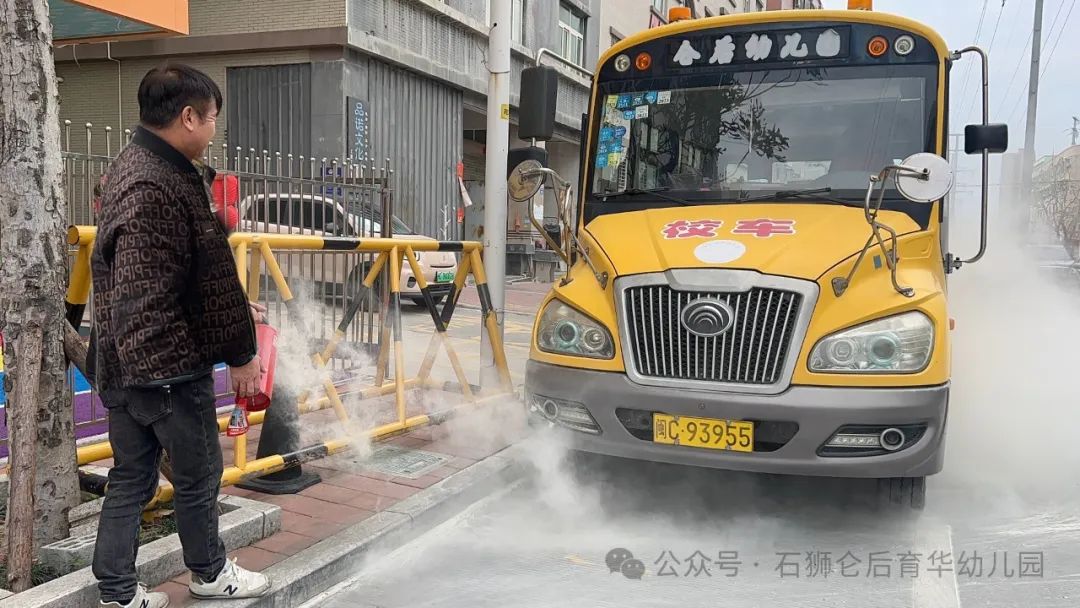 為愛護航,平安校車伴我行 ——侖后育華幼兒園2025年春季校車安全演練 圖片