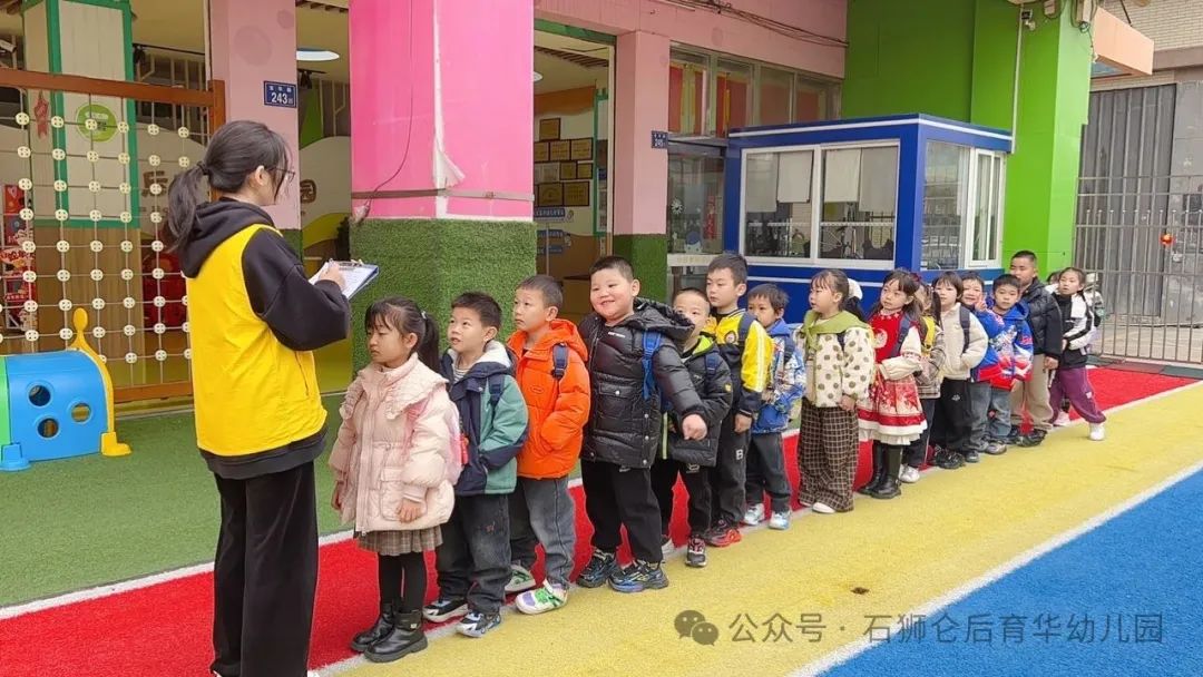 為愛護航,平安校車伴我行 ——侖后育華幼兒園2025年春季校車安全演練 圖片