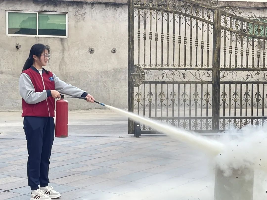 【校車安全】平安乘車，為愛護航——成田實驗幼兒園校車安全應急演練