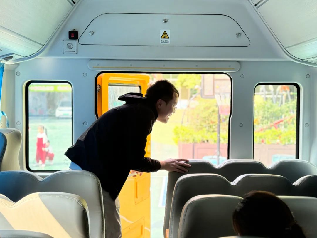 【安全演練】秋長益華幼兒園“平安乘車，安全‘童’行”校車安全演練活動