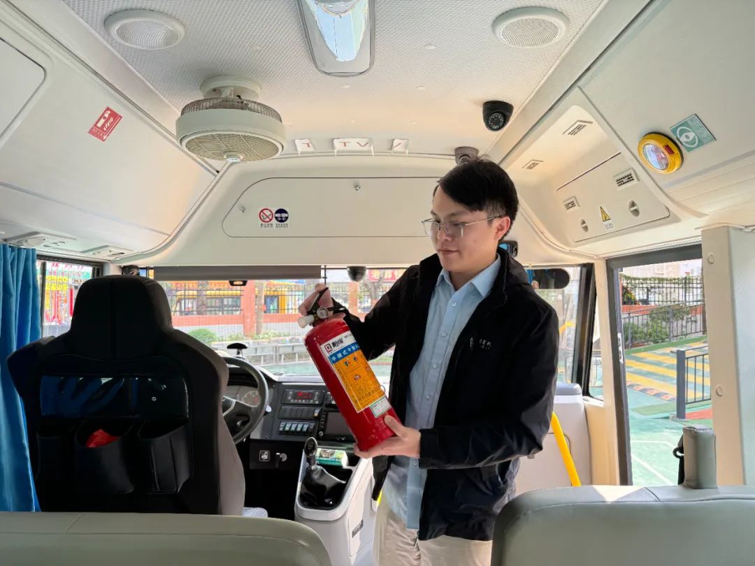 【安全演練】秋長益華幼兒園“平安乘車，安全‘童’行”校車安全演練活動