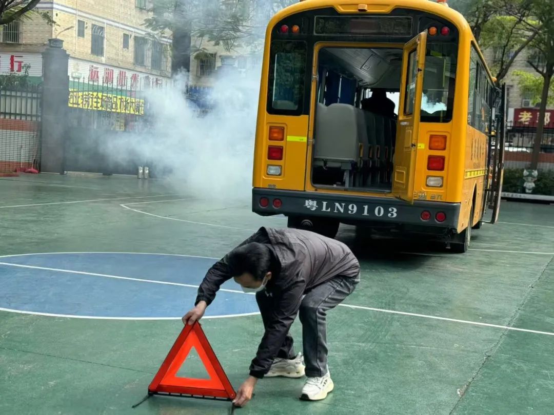 【安全演練】秋長益華幼兒園“平安乘車，安全‘童’行”校車安全演練活動