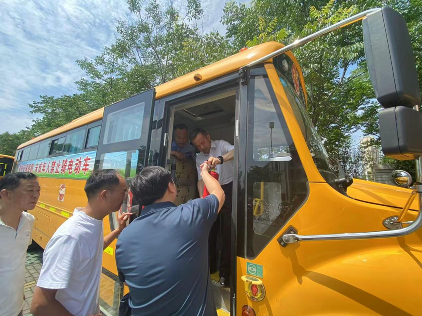 孝昌:開展校車安全“大檢查” 擰緊出行“安全閥” 圖片