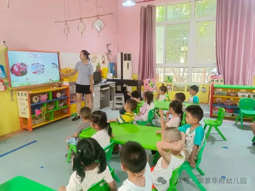校車伴我行,安全我最行——快樂天使御景華府幼兒園校車安全應急疏散演練活動 圖片