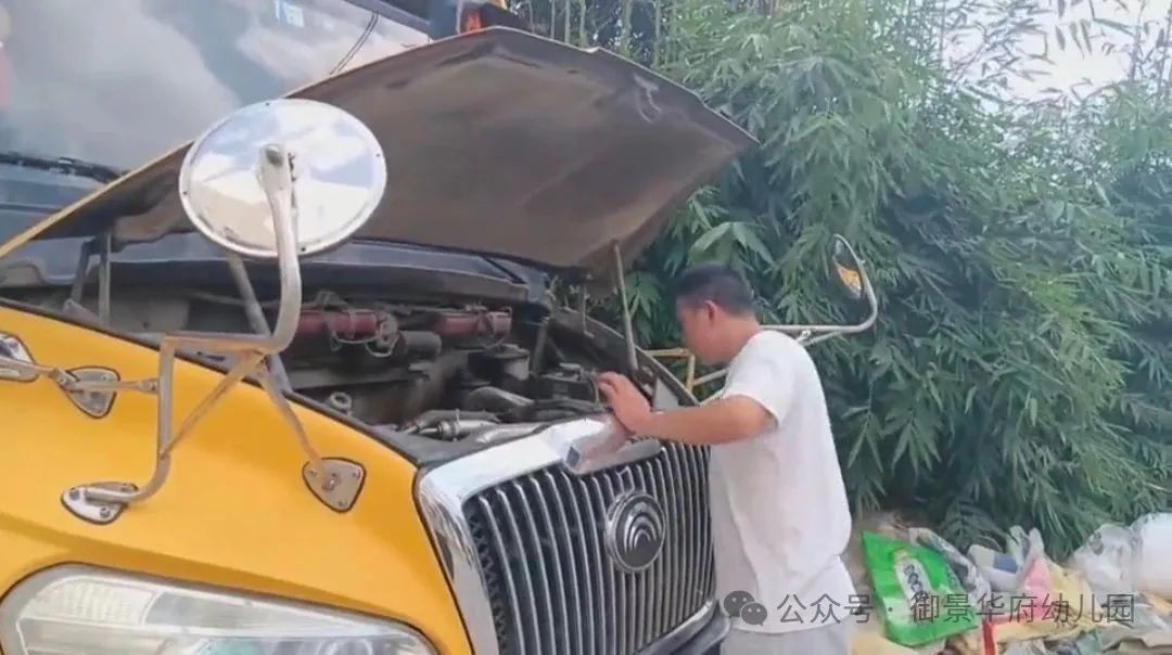 校車伴我行,安全我最行——快樂天使御景華府幼兒園校車安全應急疏散演練活動 圖片