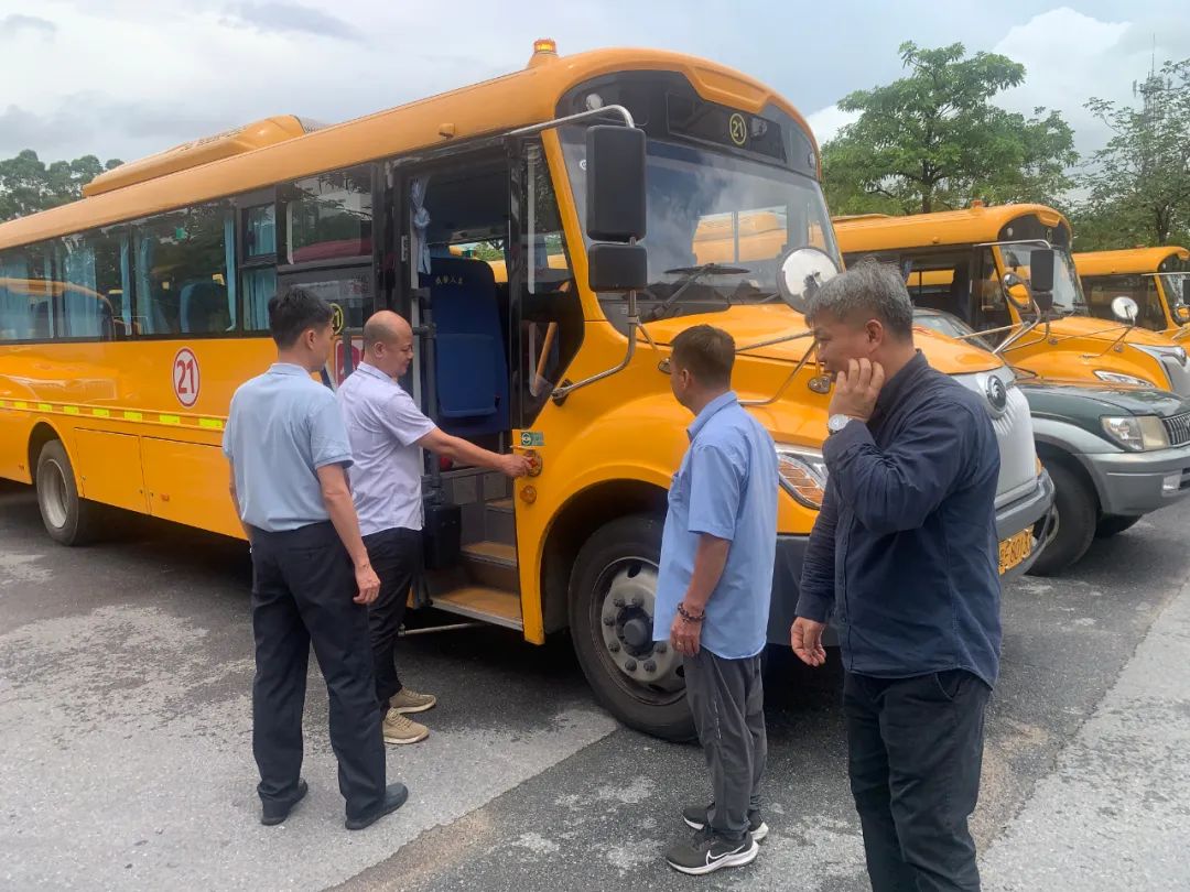 暑假“不放假”,校車維保忙! 圖片