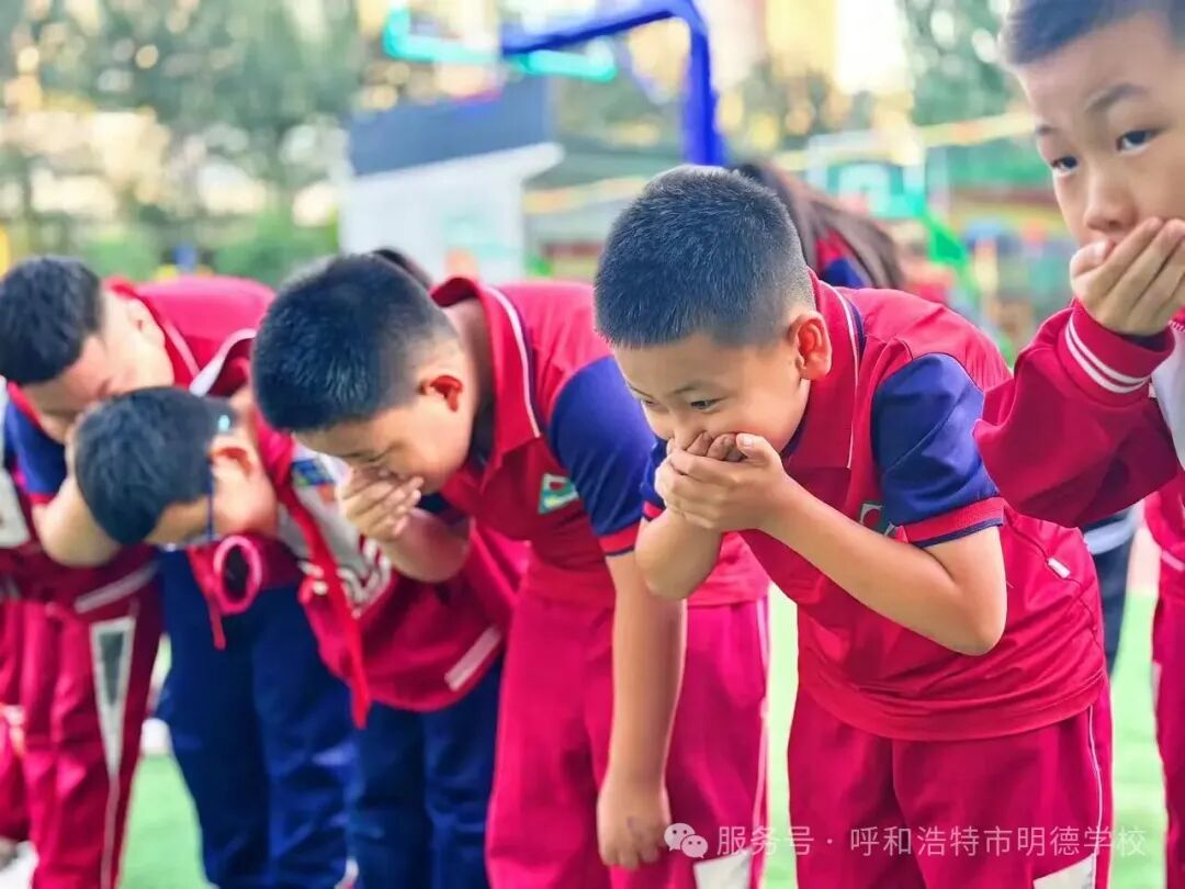 明德秋實學校安全乘車,為愛護航——明德秋實學校校車安全演練 705aa34ea7b650b4a77113de6ba45e98.jpg
