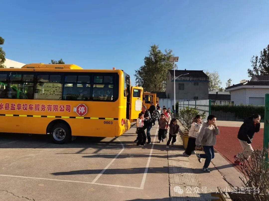 多方聯動,共保安全-------六套中心小學開展校車消防培訓與疏散演練 41.jpg